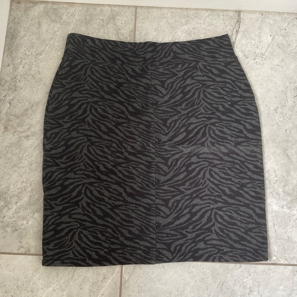 Black & Grey Animal Print Skirt - Picture 2 of 3